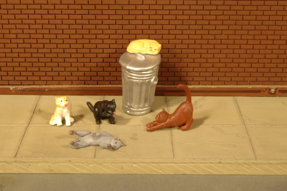 Minature Figures | O Scale Figures*Bachmann Trains Cats With Garbage Can - O Scale