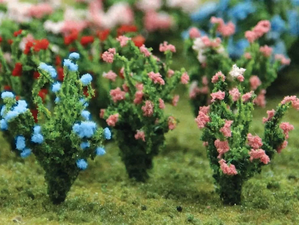 Jtt Scenery Products*Bachmann Trains Flowering Bushes - Pink & Blue - 1" Tall (8 Per Pack)