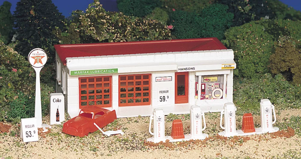 Kits*Bachmann Trains Gas Station (HO Scale)