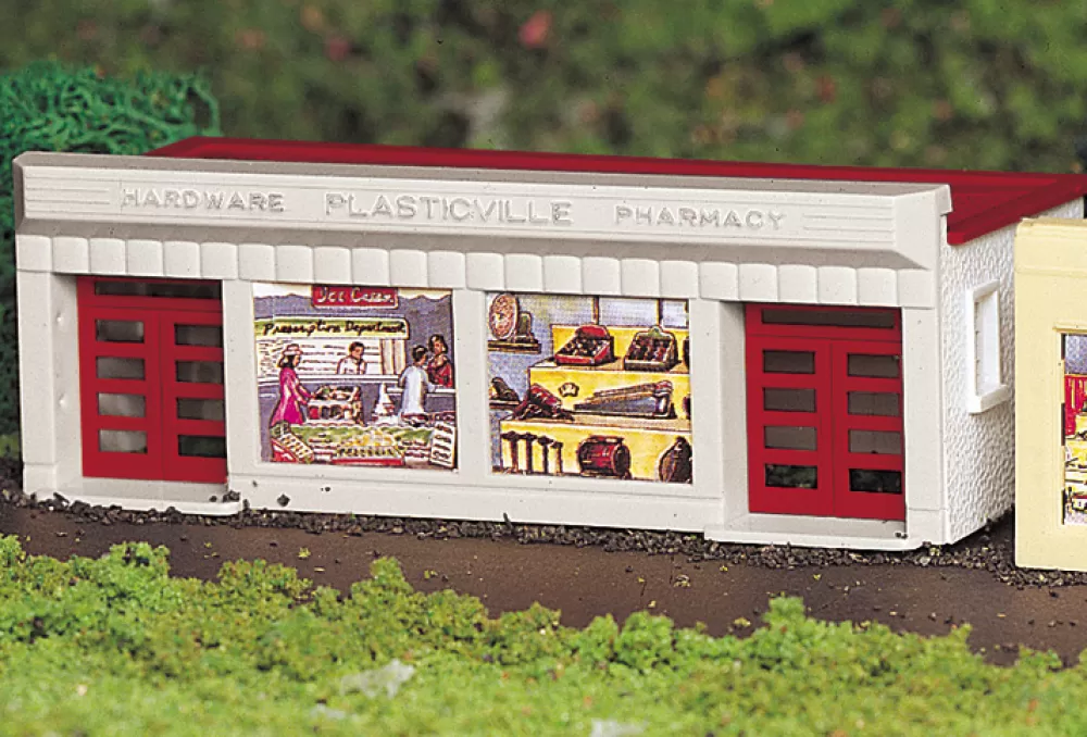 Kits*Bachmann Trains Hardware Store - White And Red (HO Scale)