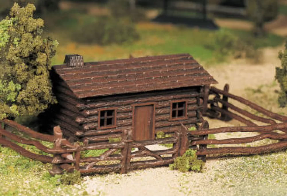 Kits*Bachmann Trains Log Cabin With Rustic Fence