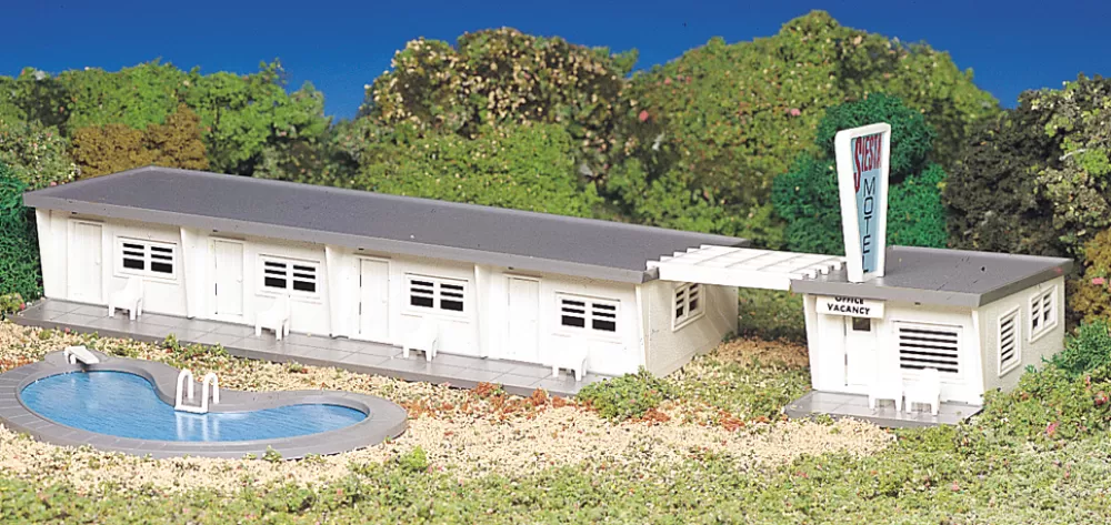 Kits*Bachmann Trains Motel With Pool (HO Scale)