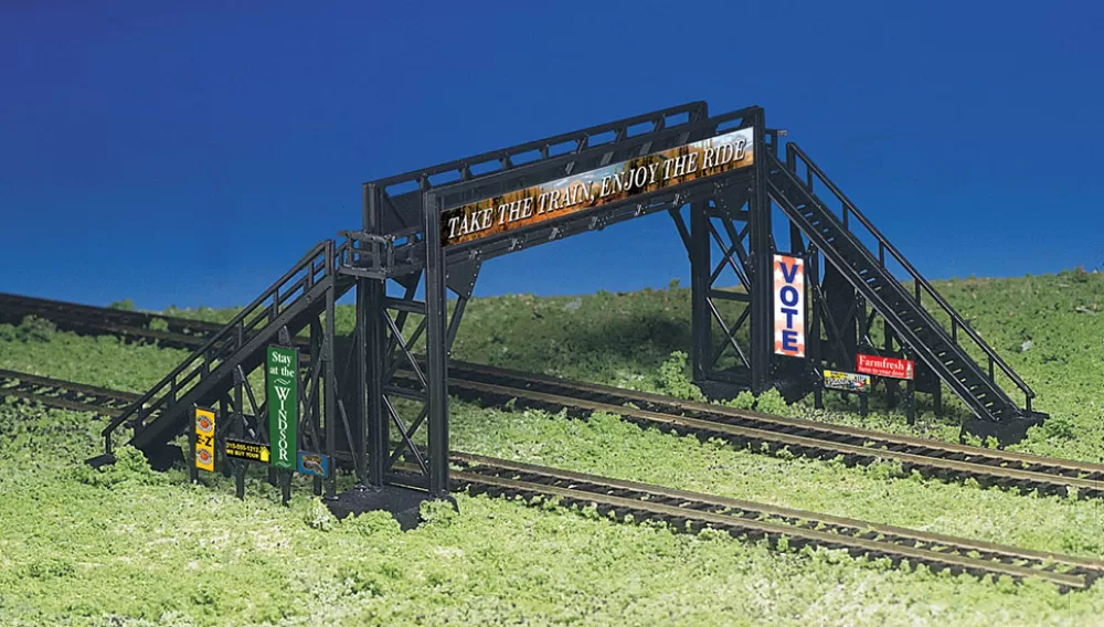 Kits*Bachmann Trains Pedestrian Bridge (HO Scale)