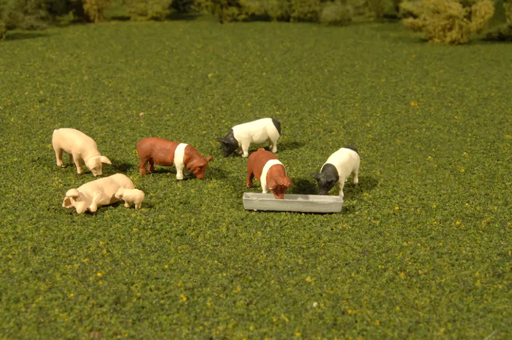 Minature Figures | O Scale Figures*Bachmann Trains Pigs - O Scale