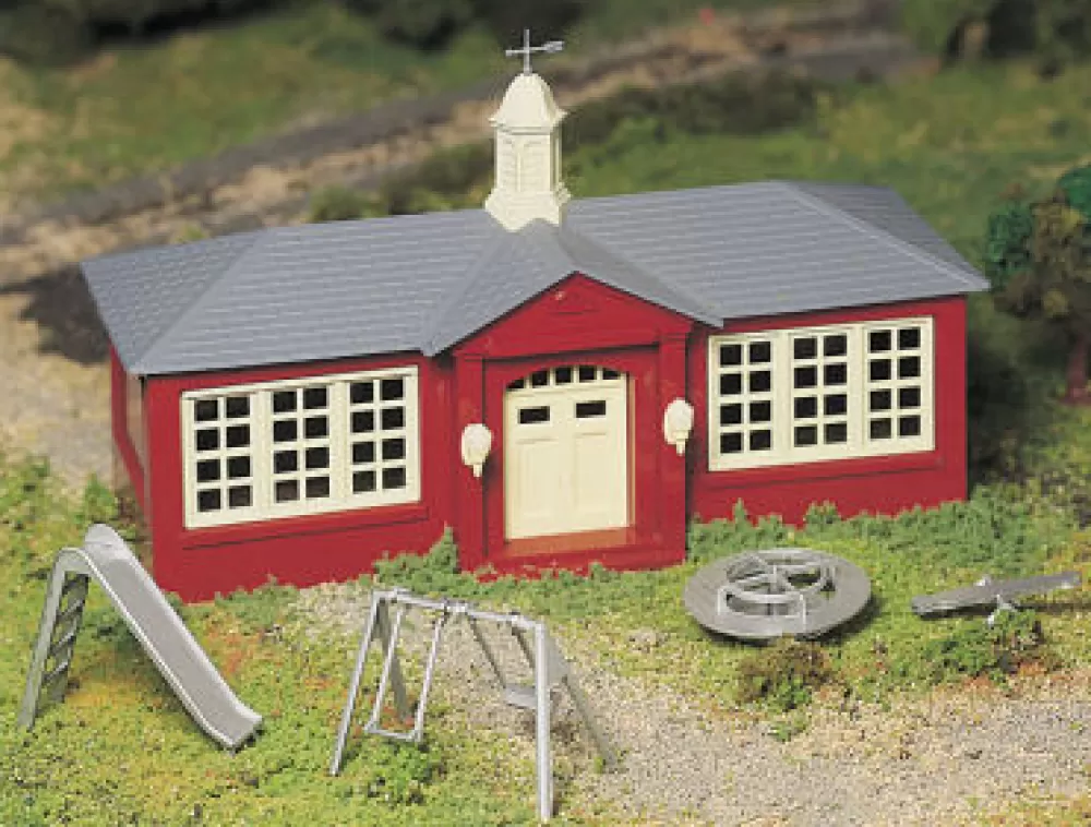 Kits*Bachmann Trains Schoolhouse With Playground Equipment