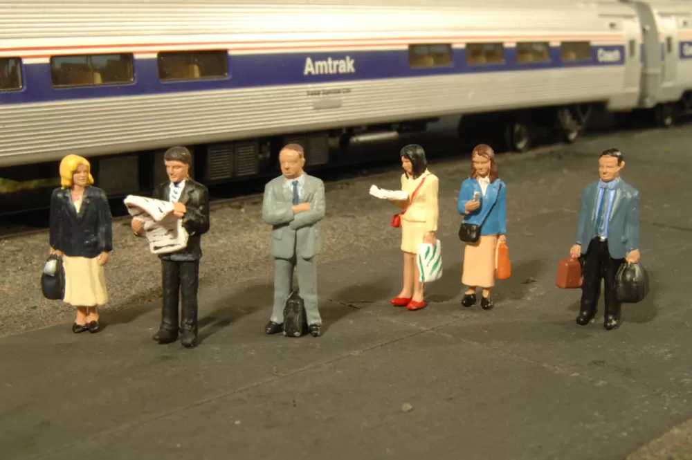 Minature Figures | Ho Scale Figures*Bachmann Trains Standing Platform Passengers - HO Scale