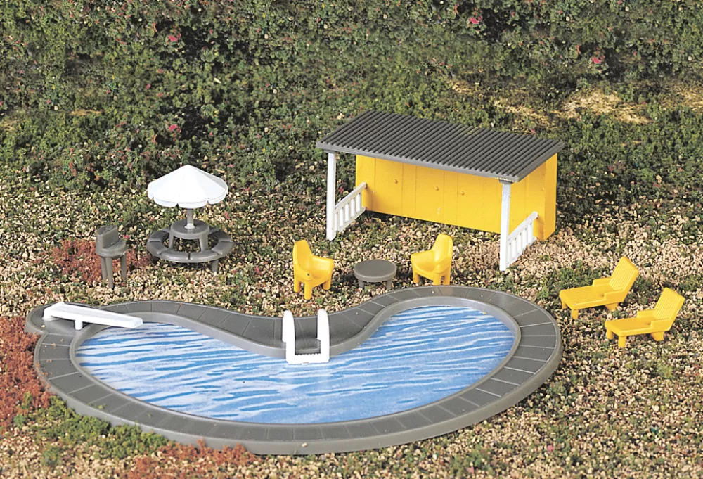 Accessories*Bachmann Trains Swimming Pool & Accessories (HO Scale)